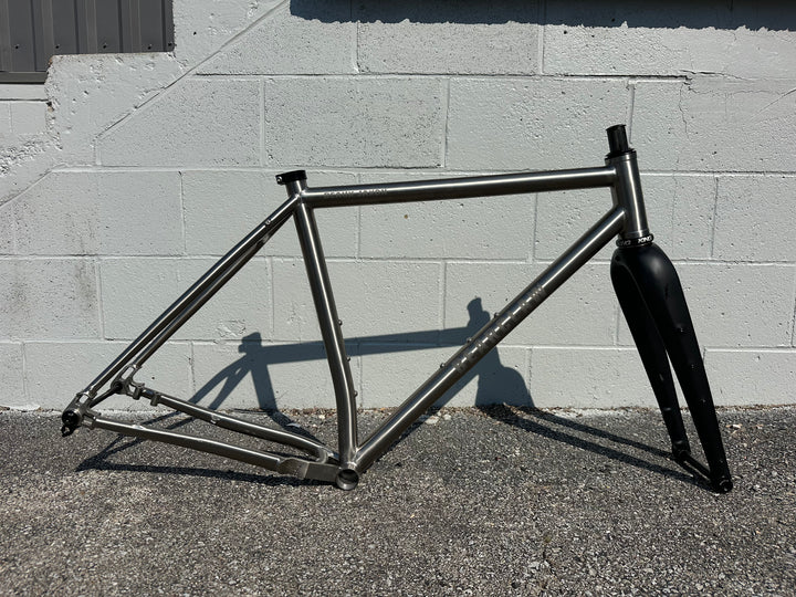 USED BEAR CLAW BEAUX JAXON FRAME 54CM