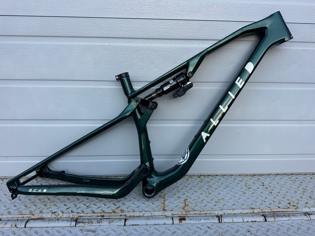 USED Allied BC40 Frameset Medium British Racing Green / Ecru Flight Attendant Shock