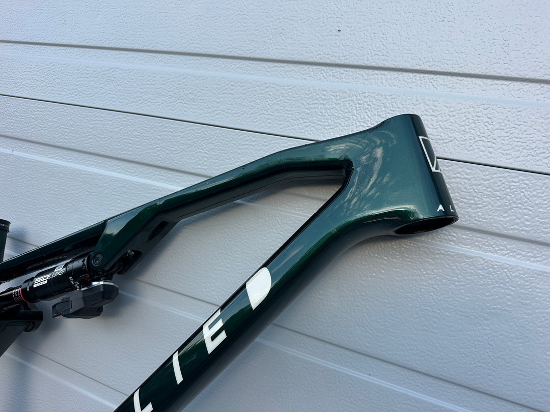 USED Allied BC40 Frameset Medium British Racing Green / Ecru Flight Attendant Shock