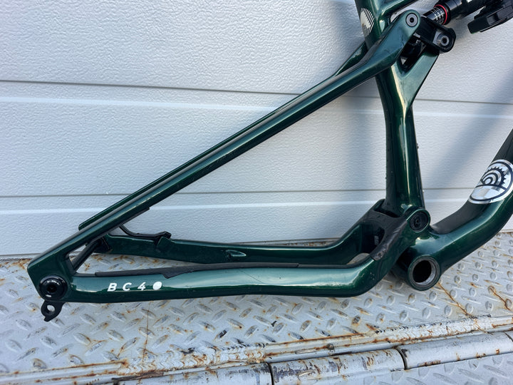 USED Allied BC40 Frameset Medium British Racing Green / Ecru Flight Attendant Shock