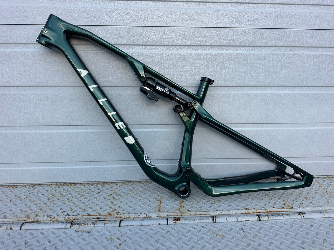 USED Allied BC40 Frameset Medium British Racing Green / Ecru Flight Attendant Shock