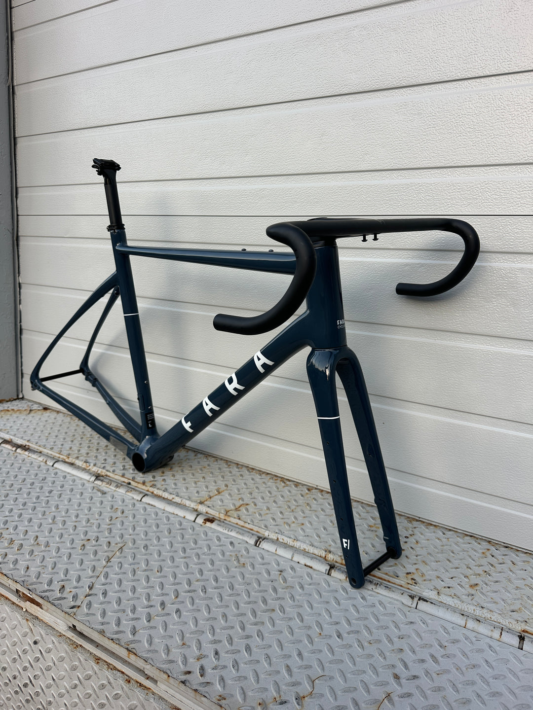 USED  FARA AR Frame Set Large Blue - Includes Full Integrated Bag set and 1 Piece 110 x 44cm Bar