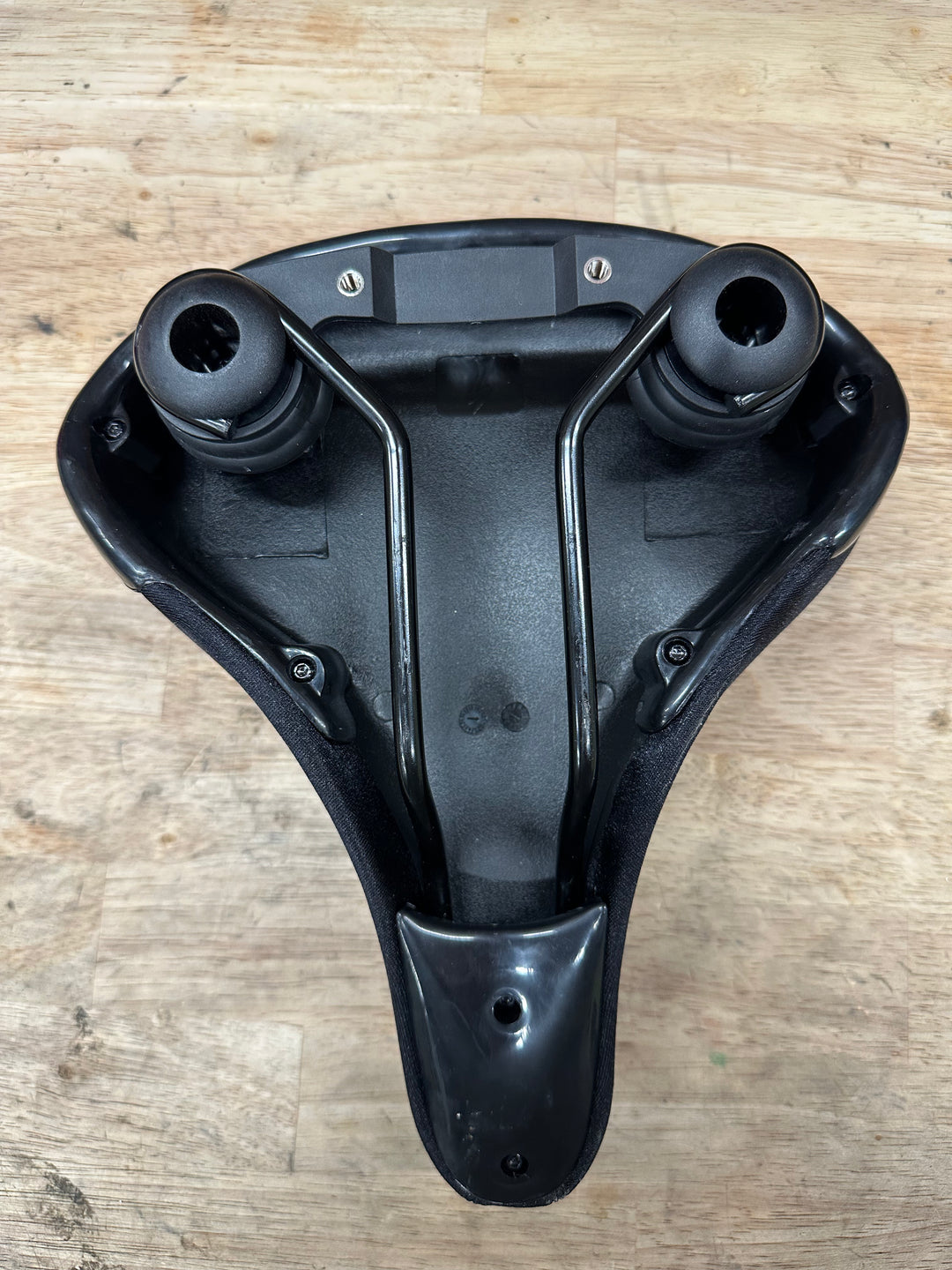 USED Specialized Body Geometry Gel Cruiser Comfort Saddle