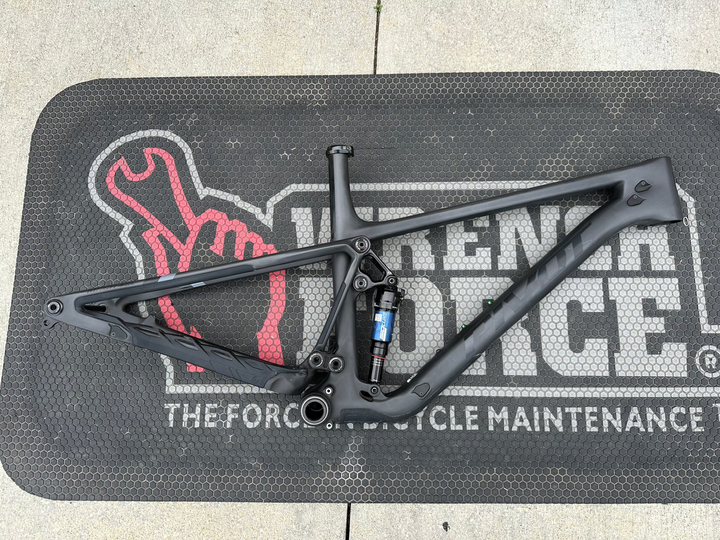 USED Pivot Mach 4 SL Frameset Large Midnight Black