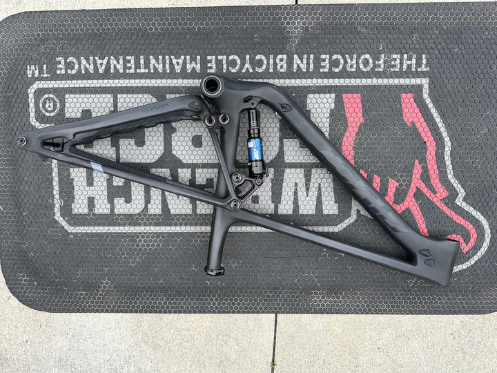 USED Pivot Mach 4 SL Frameset Large Midnight Black