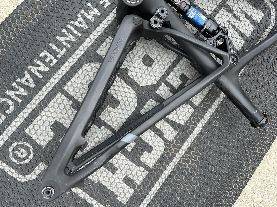 USED Pivot Mach 4 SL Frameset Large Midnight Black