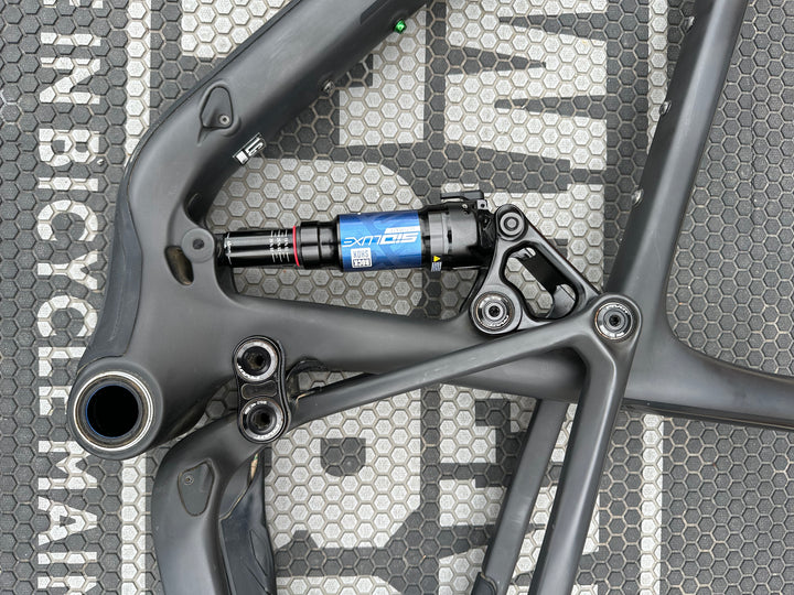 USED Pivot Mach 4 SL Frameset Large Midnight Black