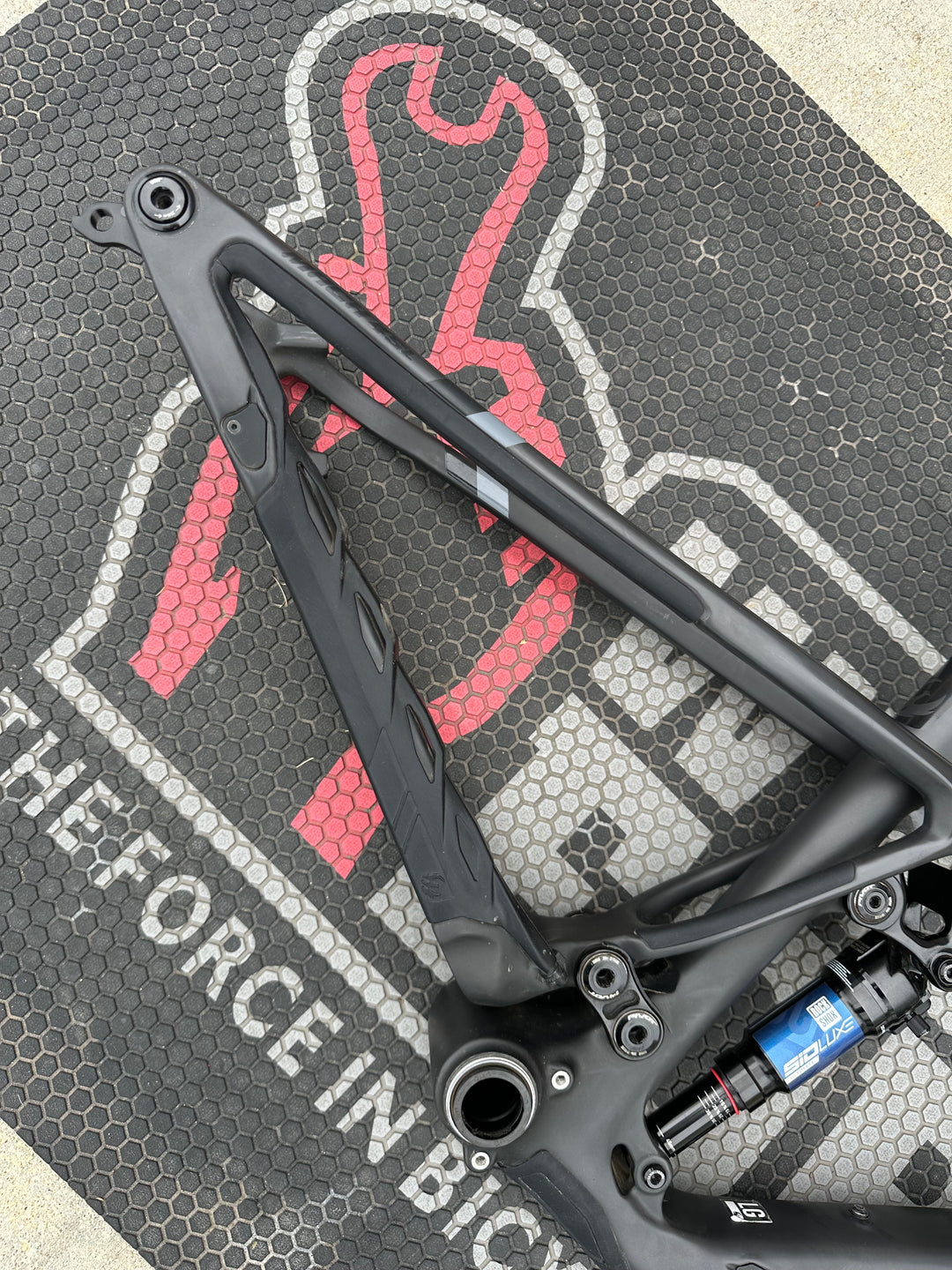 USED Pivot Mach 4 SL Frameset Large Midnight Black