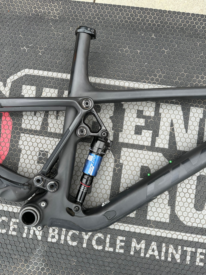 USED Pivot Mach 4 SL Frameset Large Midnight Black