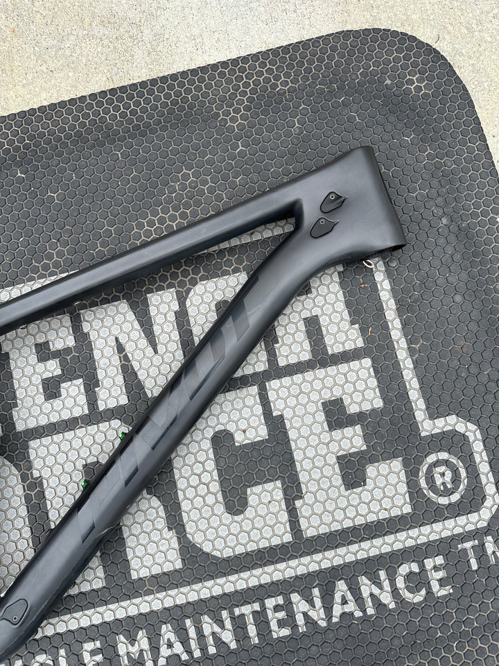 USED Pivot Mach 4 SL Frameset Large Midnight Black