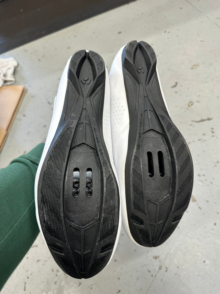 TAKE OFF Bontrager Vella Shoe White 43 - New without box Bontrager The Bicycle Station