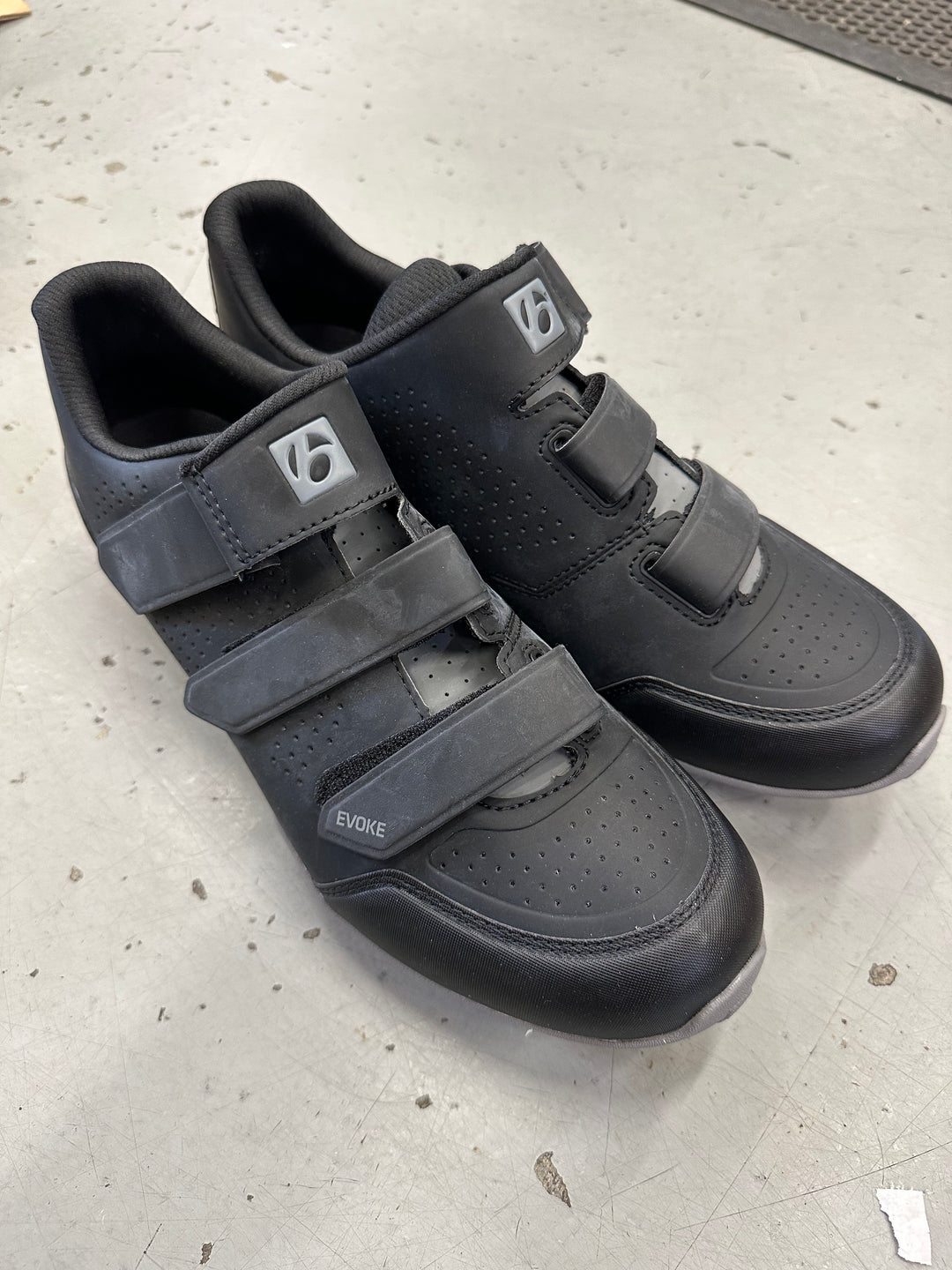 TAKE OFF Bontrager Evoke Shoe 46 - New, damaged box Bontrager The Bicycle Station