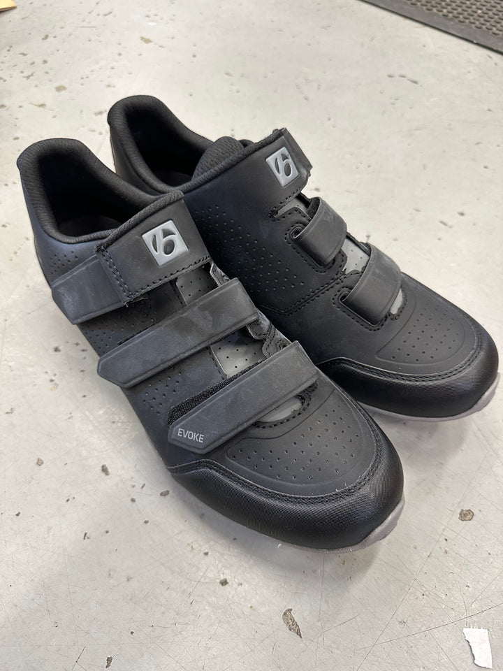 TAKE OFF Bontrager Evoke Shoe 46 - New, damaged box Bontrager The Bicycle Station
