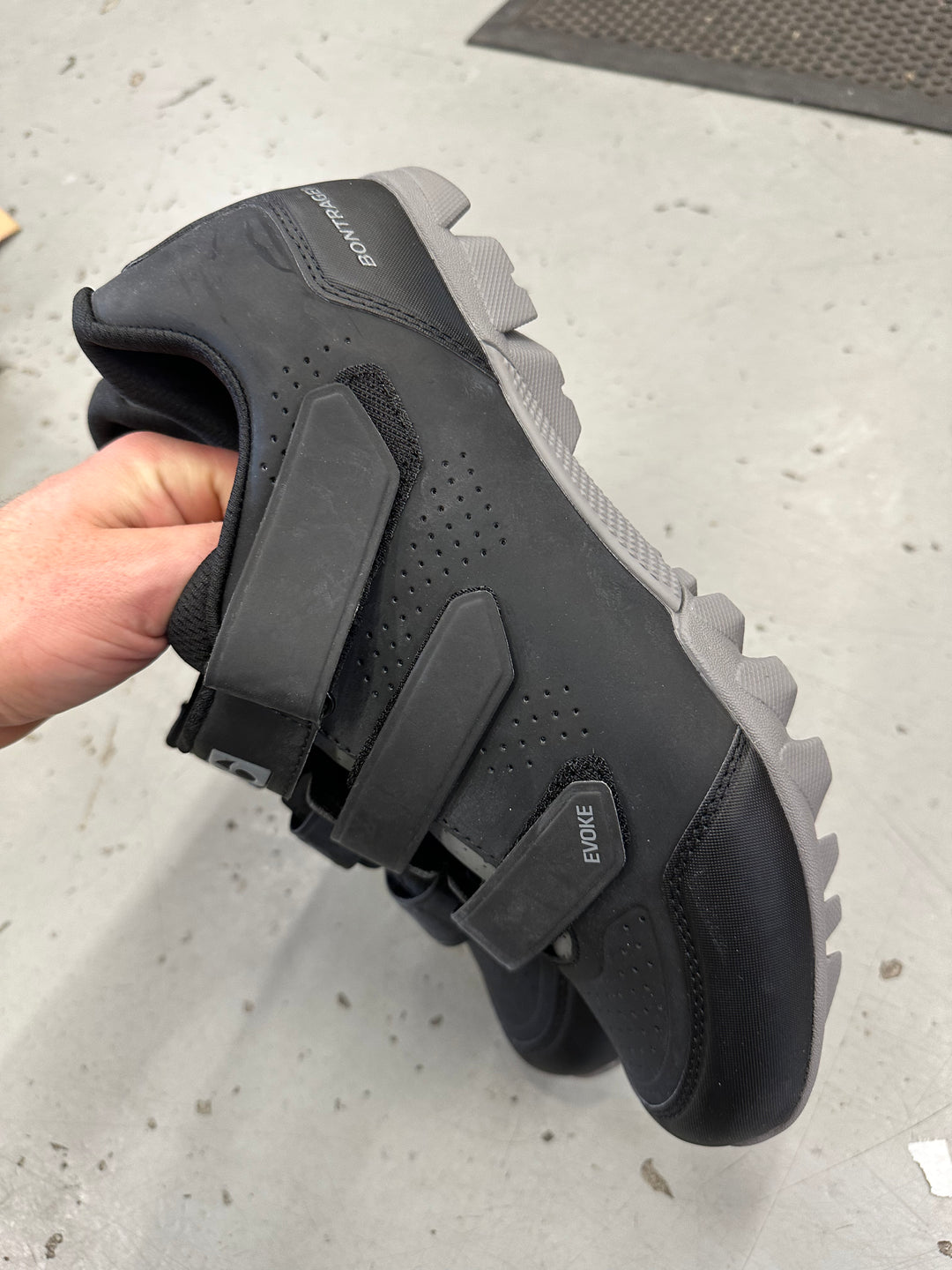 TAKE OFF Bontrager Evoke Shoe 46 - New, damaged box Bontrager The Bicycle Station
